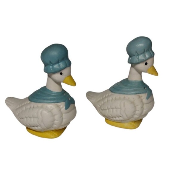 Vintage Duck Salt & Pepper Shakers Ceramic Geese Anthropomorphic Cottagecore - Picture 2 of 6